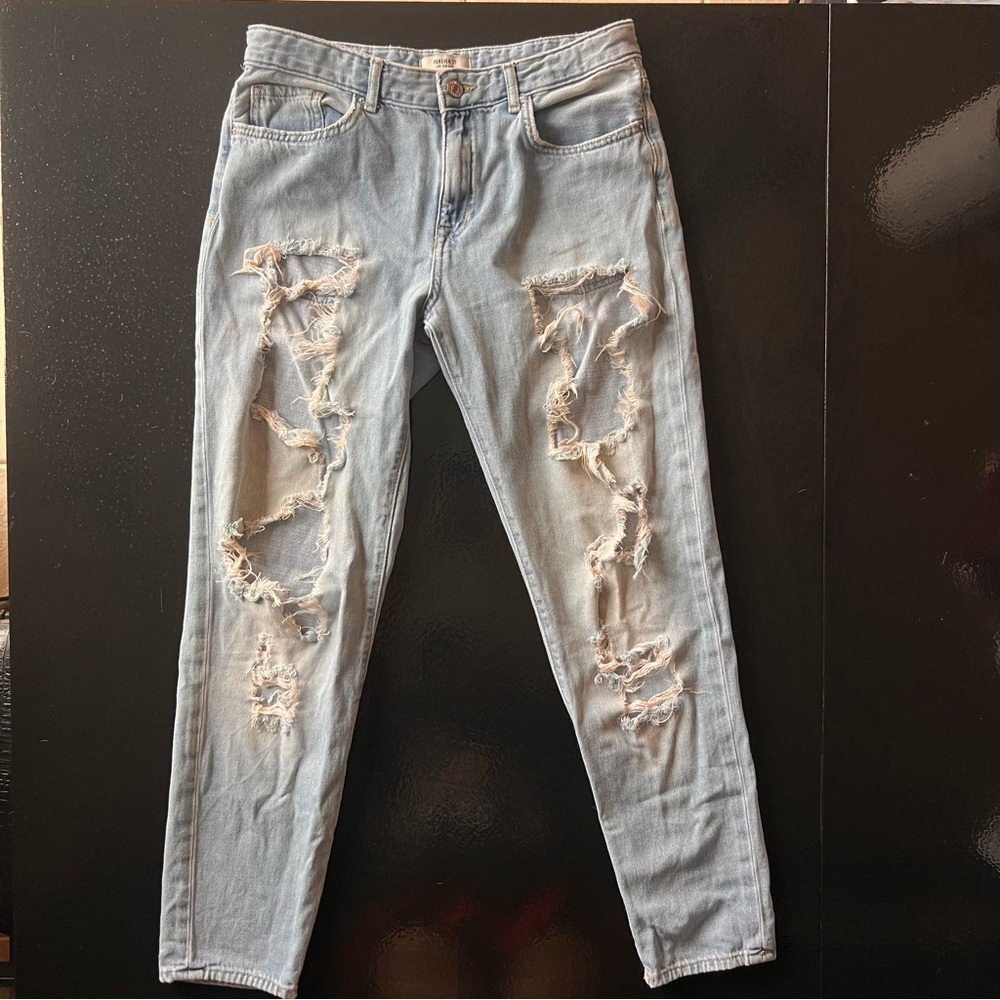 Forever 21 Light Blue Distressed Boyfriend style Women's 

Jeans size 27